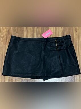 Edikted Triple Belt Faux Leather Mini
Skort - Black - Size XL Moto Y2K